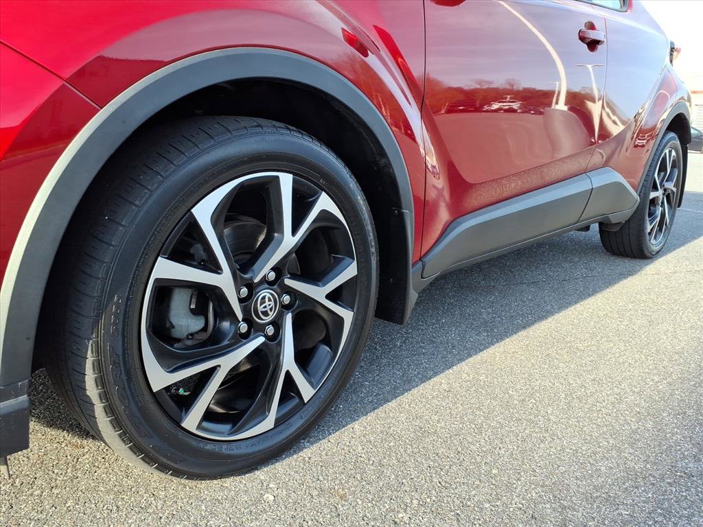 Used 2022 Toyota C-HR XLE image 9