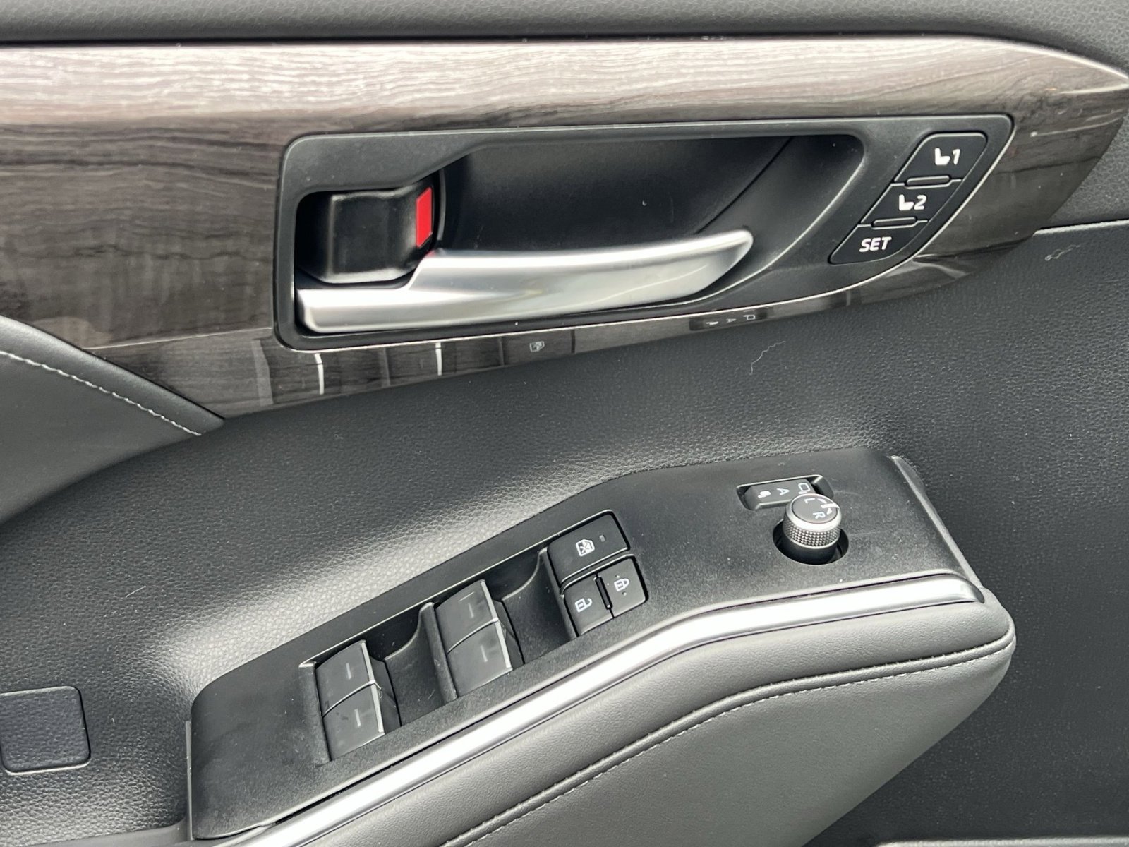 New 2026 Toyota Highlander Platinum image 10