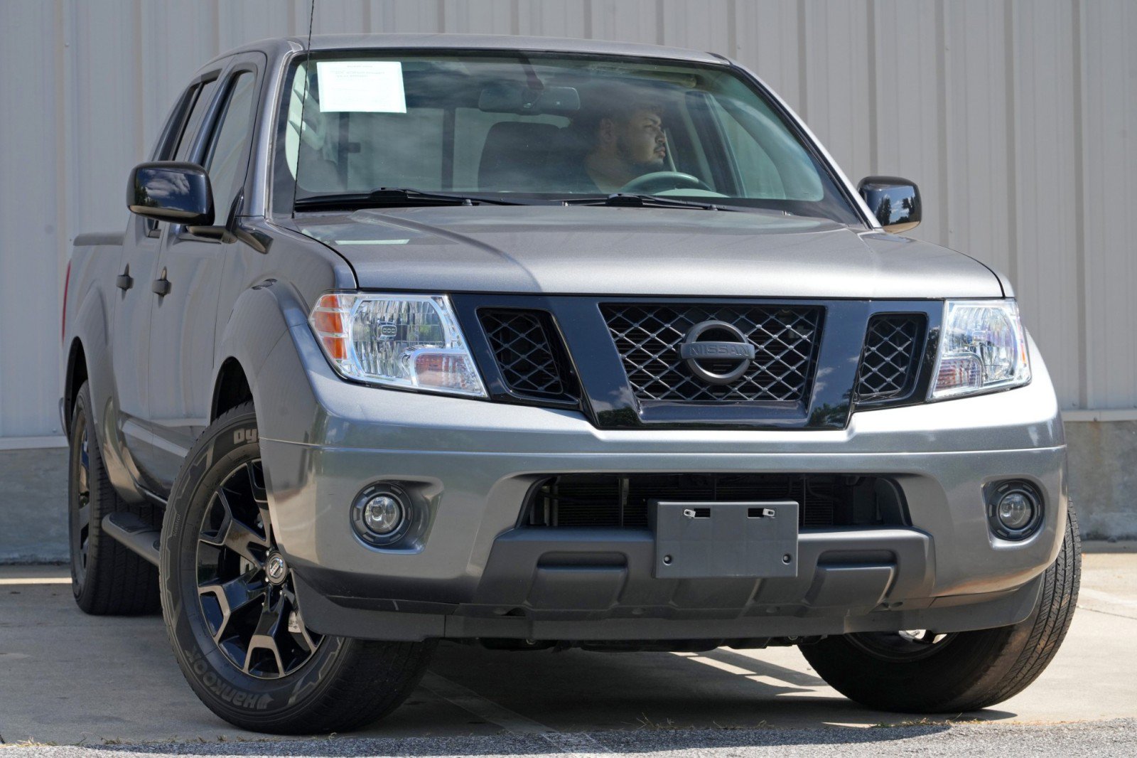 Used 2020 Nissan Frontier SV w/ Midnight Edition Floor Mats RWD image 2