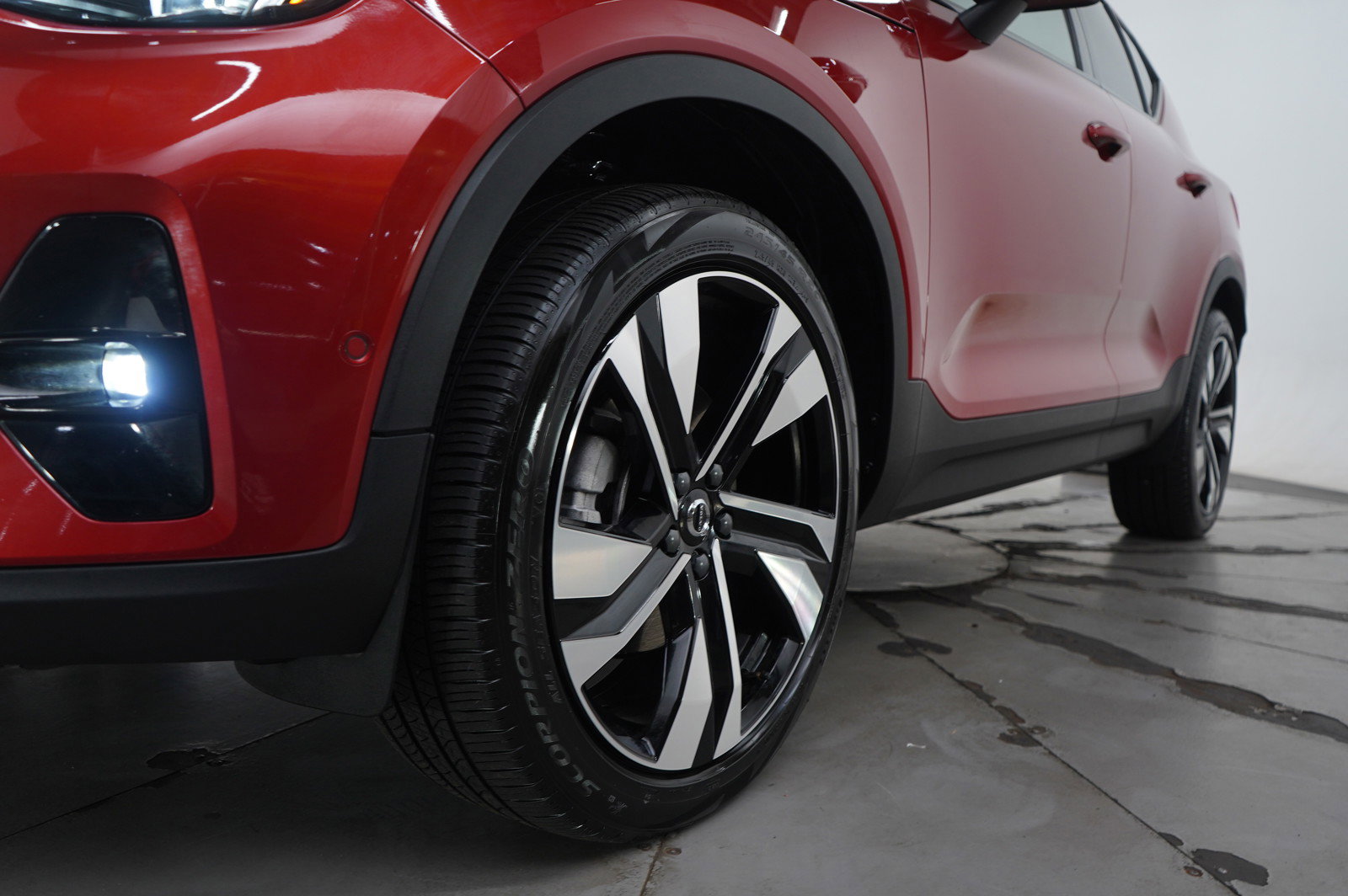 Used 2023 Volvo XC40 B5 Ultimate w/ Protection Package Premier image 24