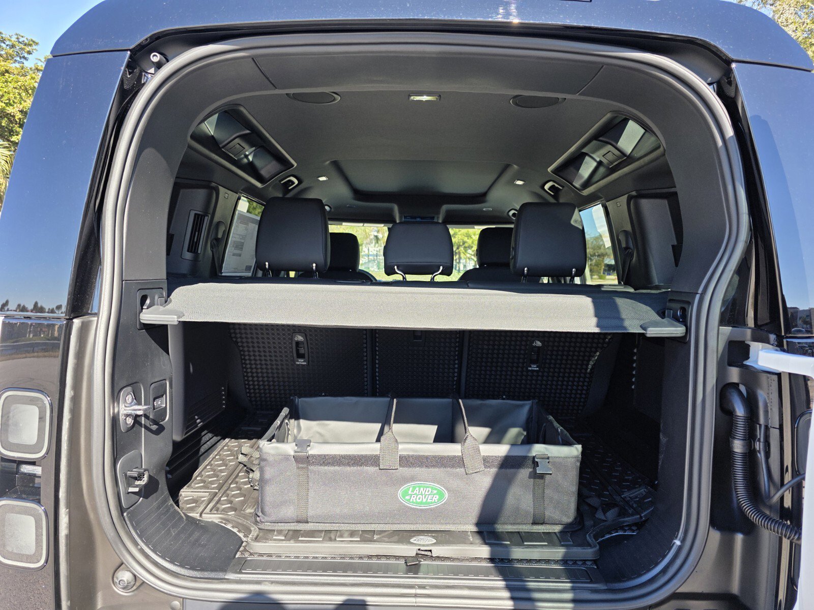 New 2026 Land Rover Defender 110 X-Dynamic SE image 17