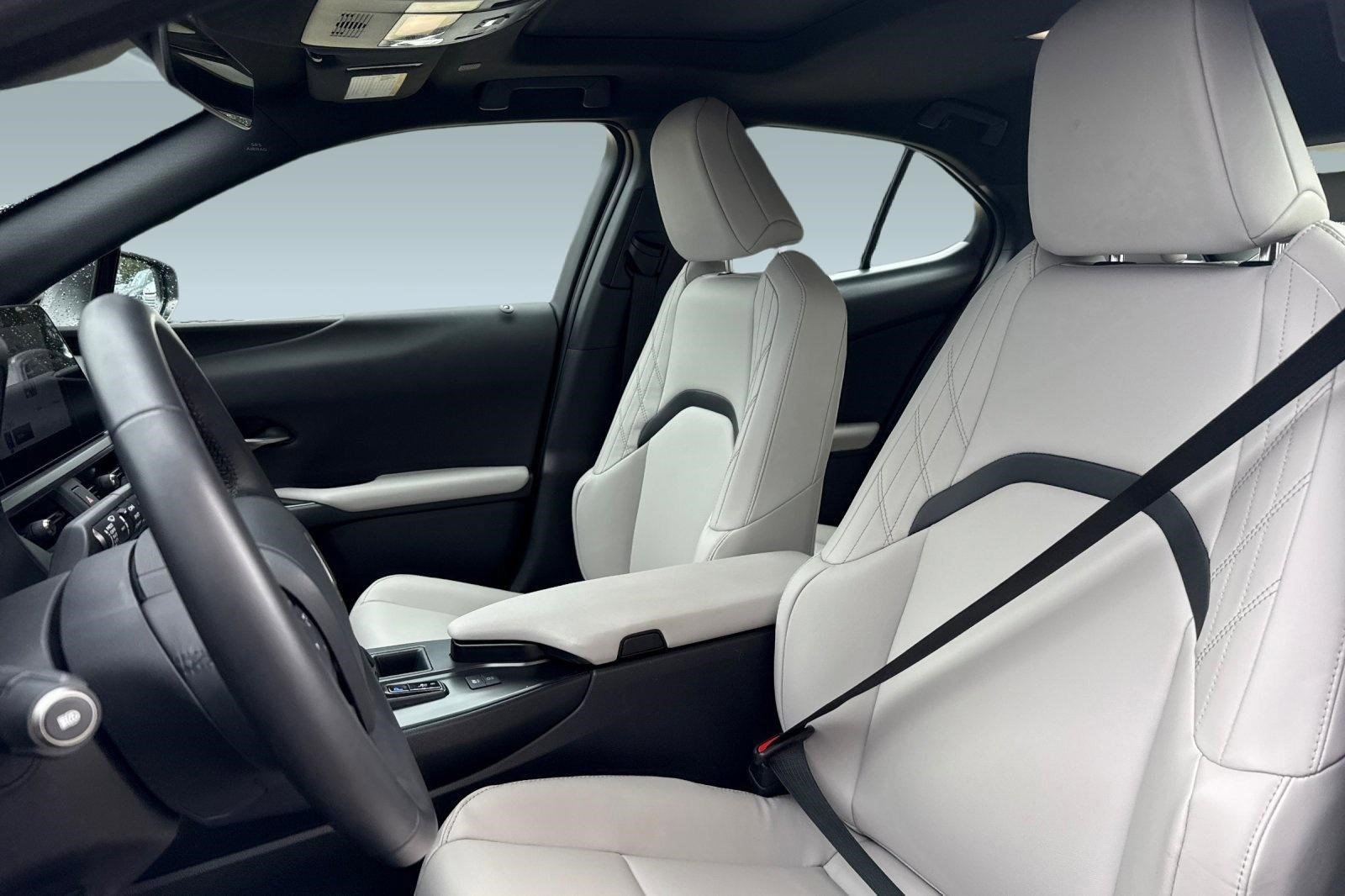 Certified 2025 Lexus UX 300h FWD w/ Accessory Package (Z2) image 5