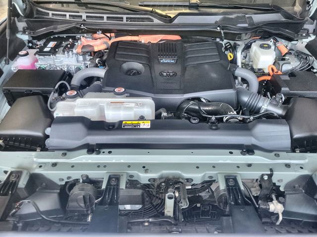 Used 2025 Toyota Tundra Platinum AWD/4WD image 26
