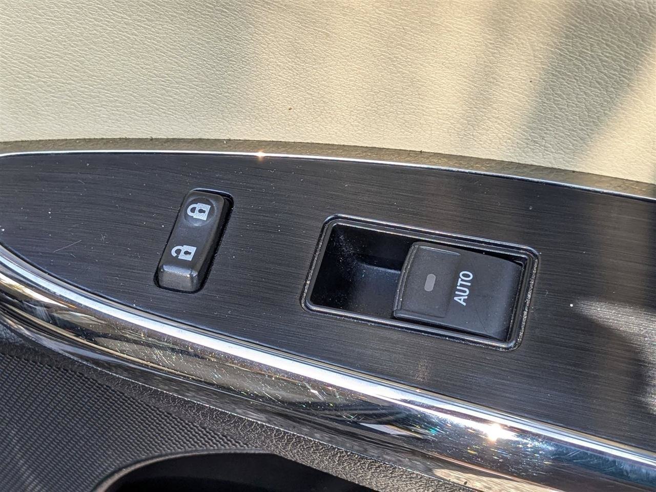 Used 2013 Toyota Avalon XLE Touring FWD image 32