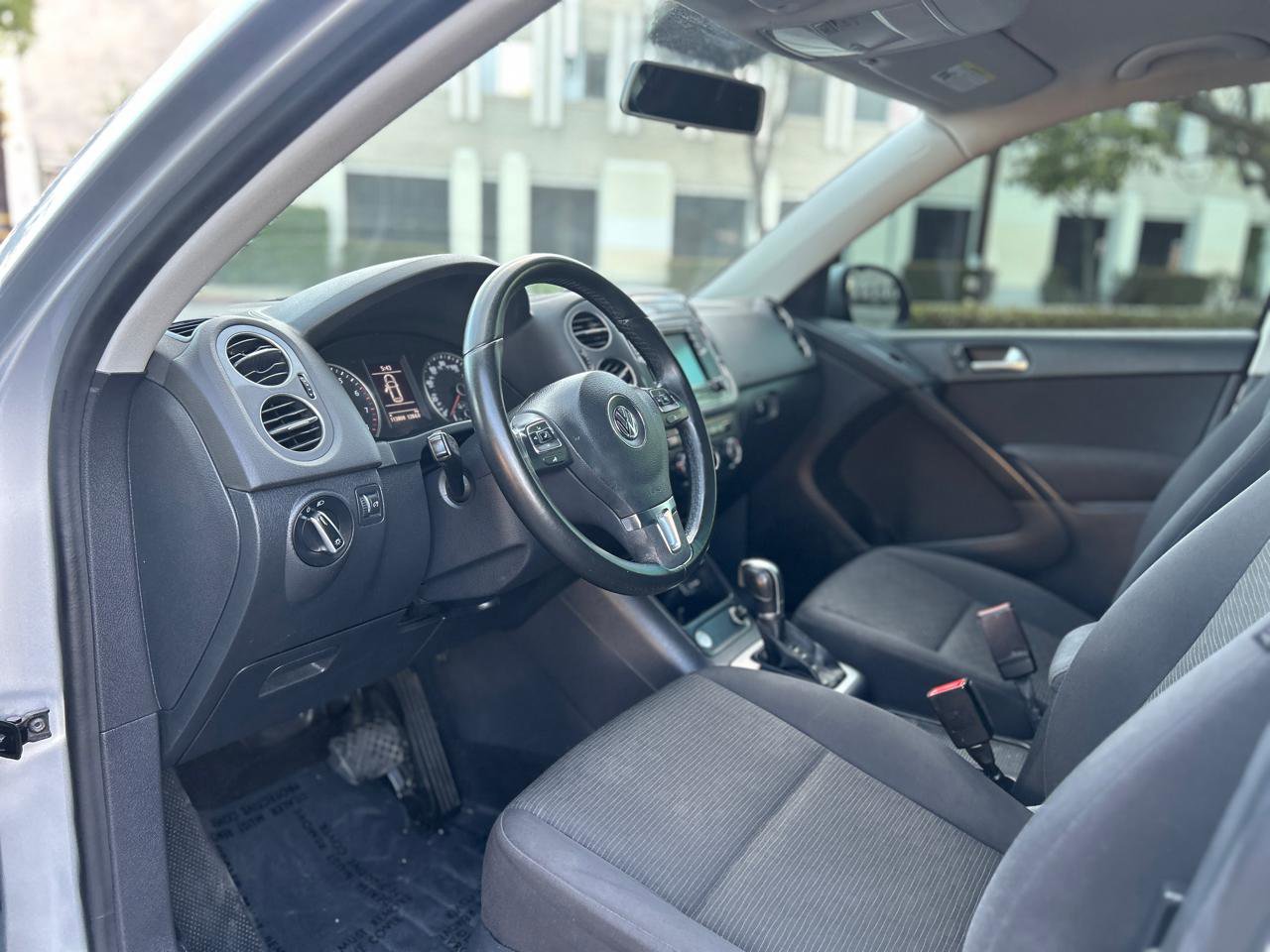 Used 2017 Volkswagen Tiguan Limited w/ Premium Package image 10