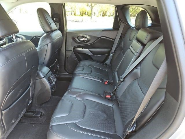 Used 2019 Jeep Cherokee Limited image 18