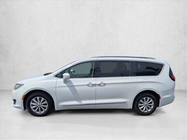 Used 2018 Chrysler Pacifica Touring-L FWD image 9
