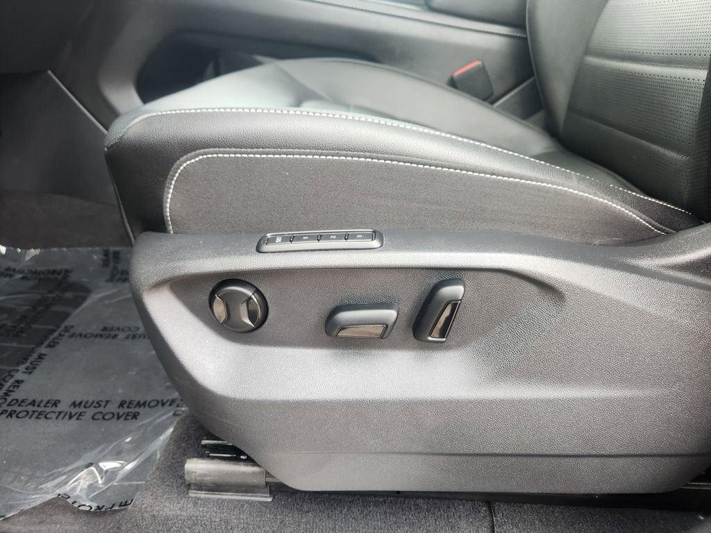 Used 2025 Volkswagen Atlas SEL AWD/4WD image 13