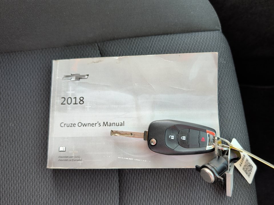 Used 2018 Chevrolet Cruze LT FWD image 34