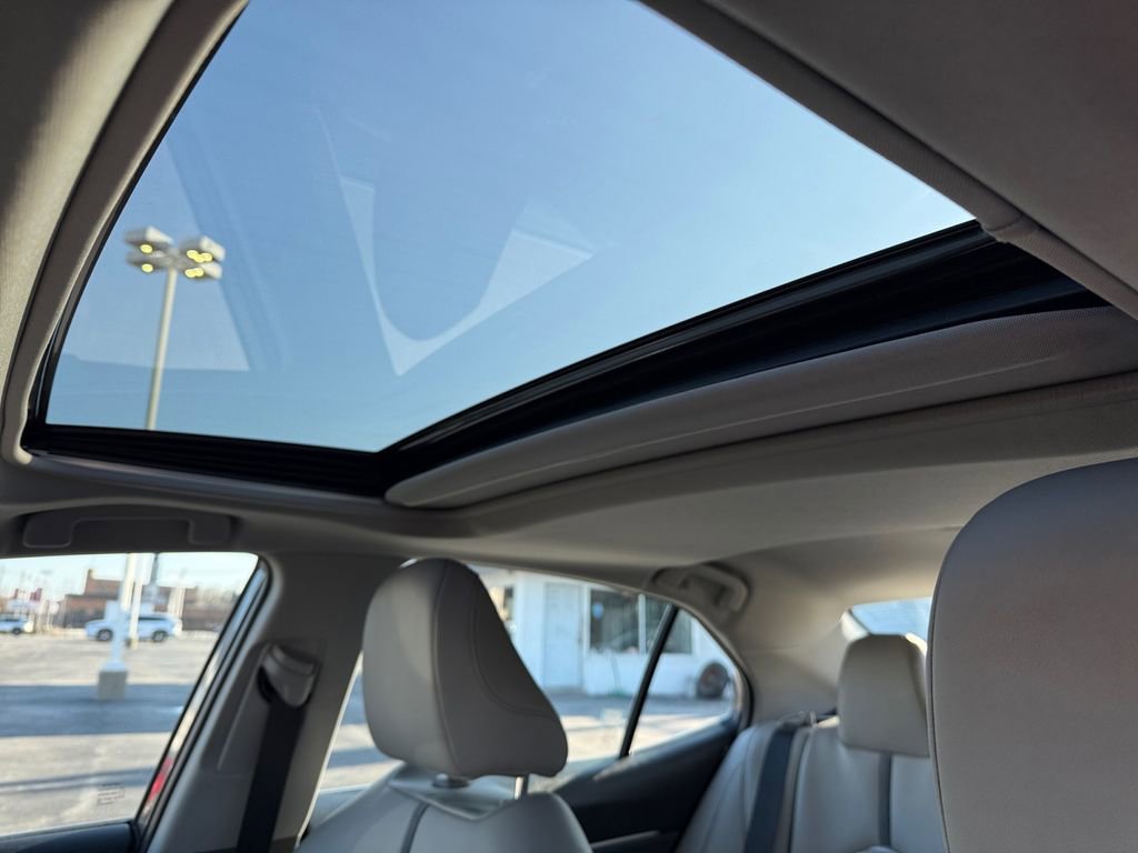 Used 2021 Toyota Camry SE w/ Cold Weather Package image 26