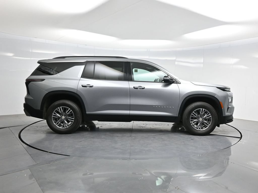 Used 2025 Chevrolet Traverse LT AWD/4WD image 37