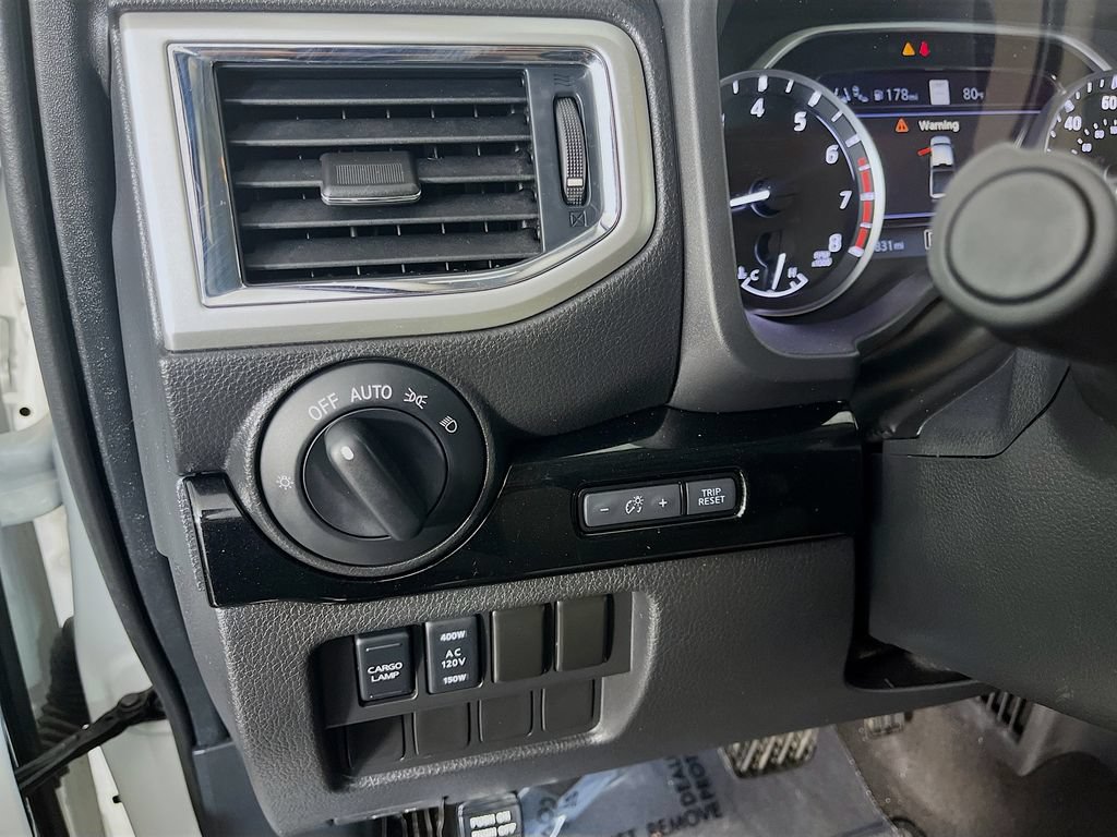 Used 2021 Nissan Titan SV w/ SV Convenience Package AWD/4WD image 13
