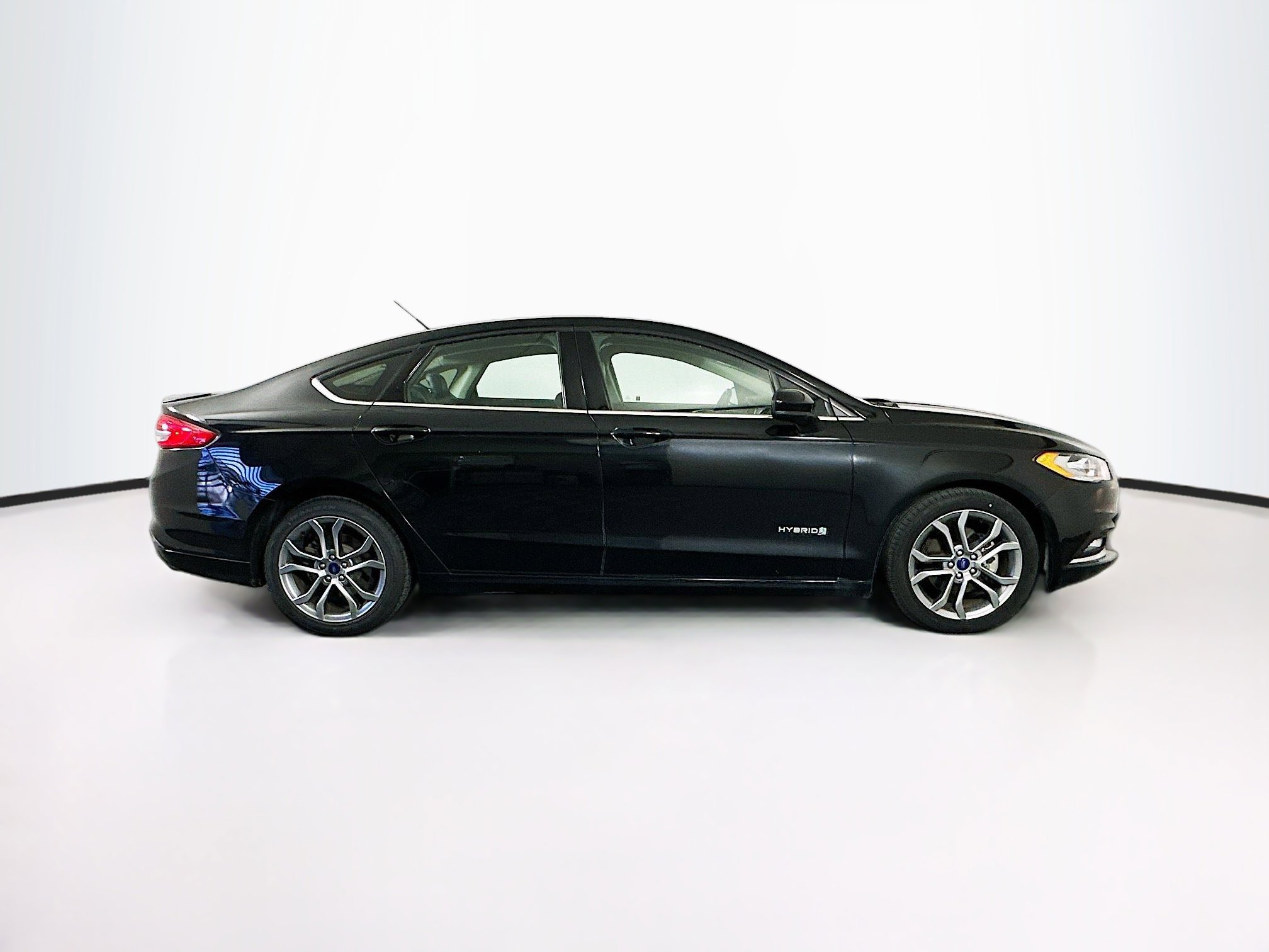 Used 2017 Ford Fusion SE w/ Equipment Group 601A FWD image 10