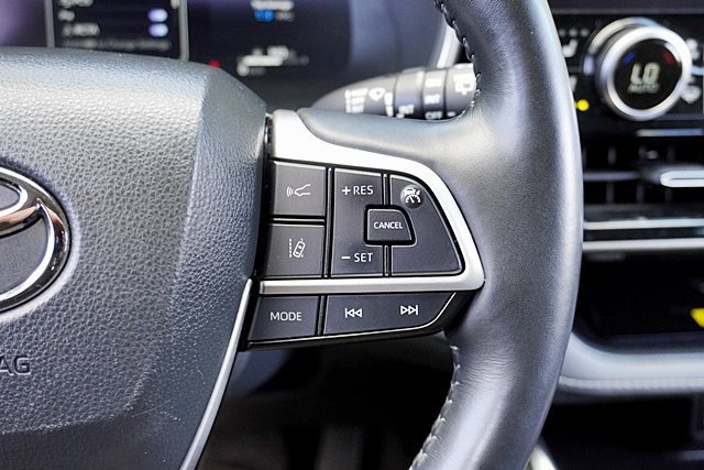 Used 2023 Toyota Highlander Limited FWD image 48