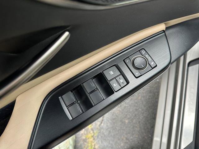 Used 2020 Lexus ES 350 Ultra Luxury w/ Accessory Package 2 FWD image 19