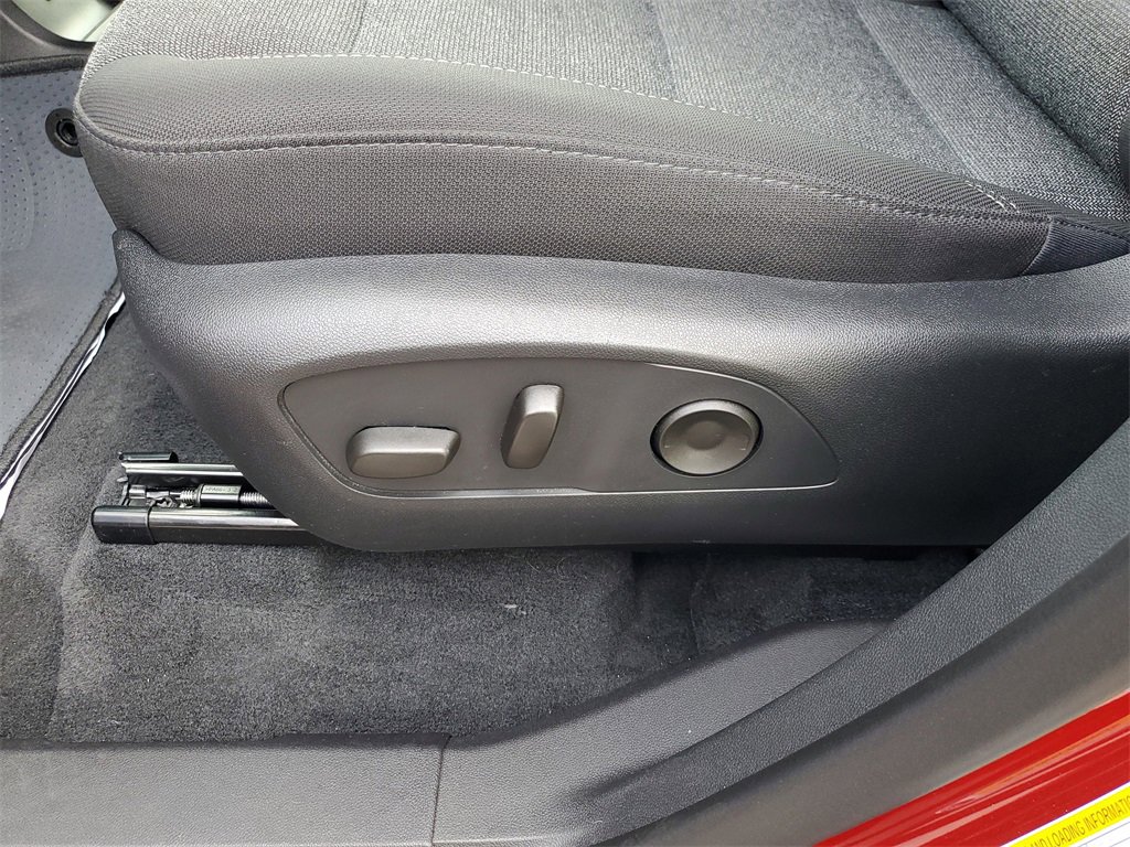 Used 2025 GMC Acadia Elevation image 21