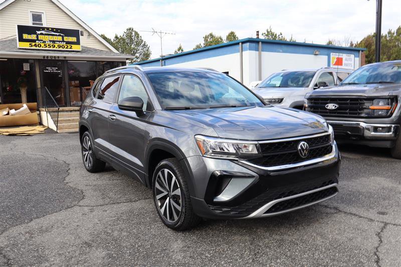 Used 2024 Volkswagen Taos SE image 3