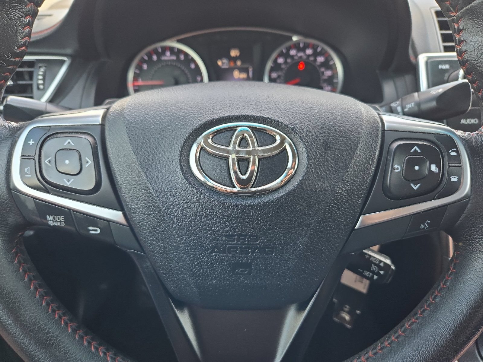 Used 2015 Toyota Camry SE FWD image 19