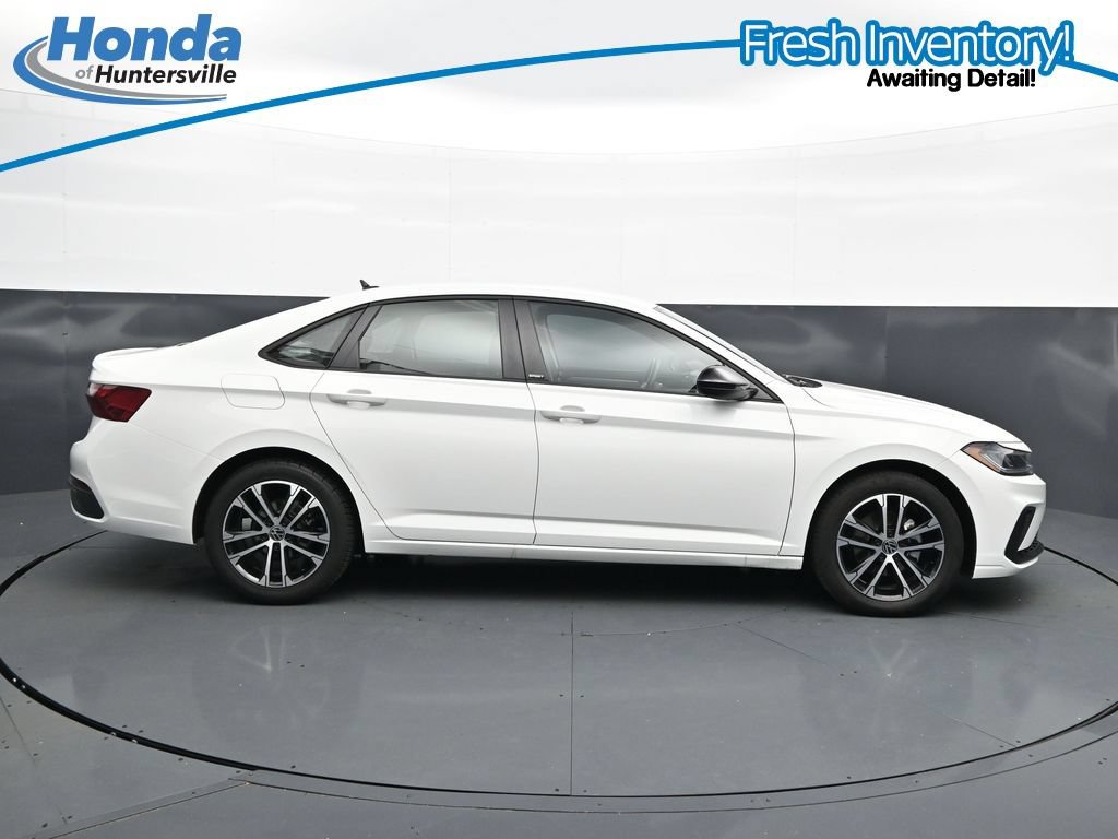Used 2025 Volkswagen Jetta Sport FWD image 11