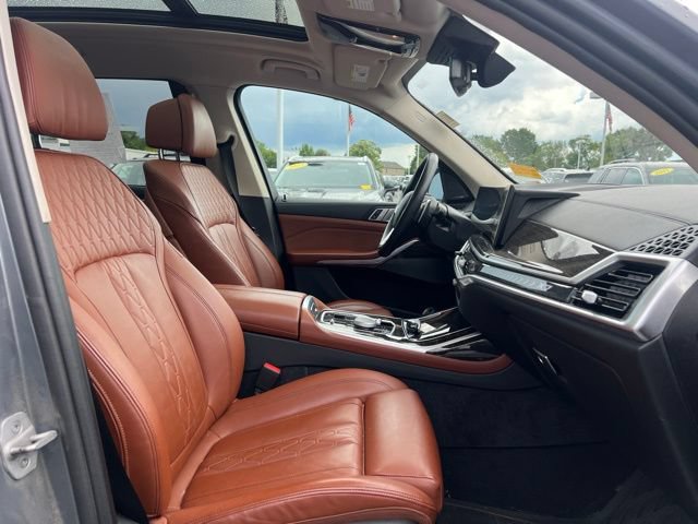 Used 2024 BMW X7 xDrive40i w/ Premium Package AWD/4WD image 10