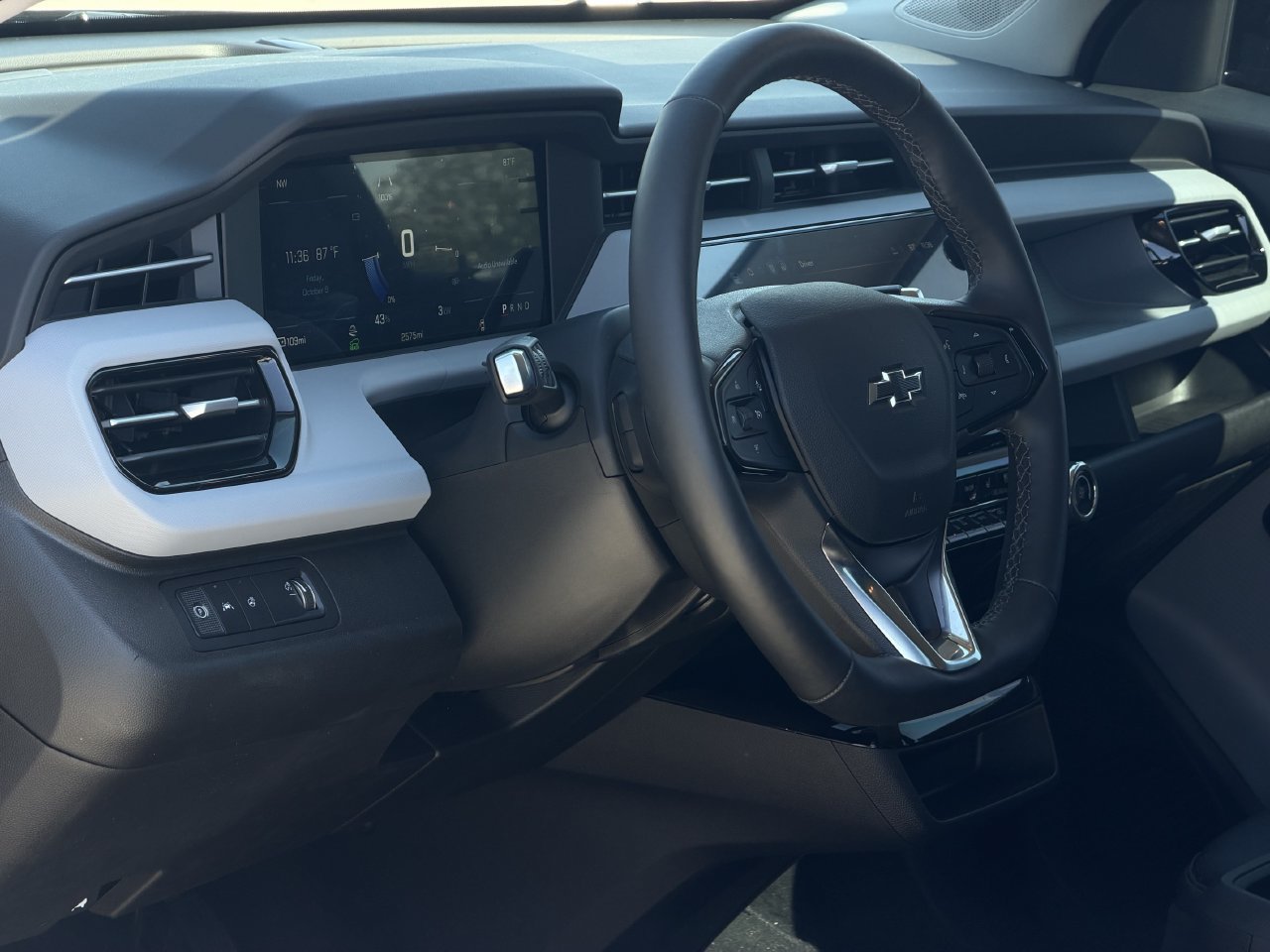 Used 2027 Chevrolet Bolt RS FWD image 10