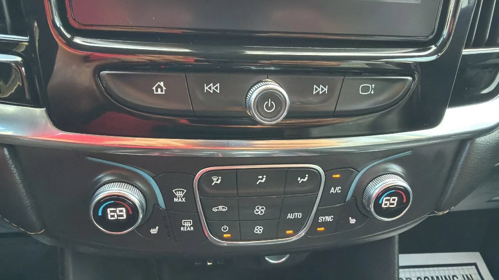Used 2021 Chevrolet Traverse LT AWD/4WD image 32