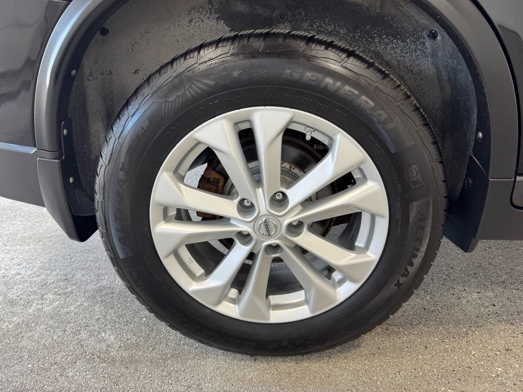 Used 2014 Nissan Rogue SV AWD/4WD image 24