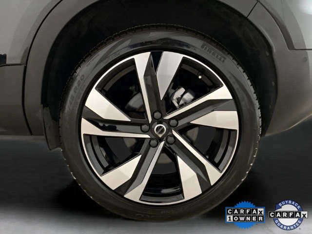 Used 2025 Volvo XC40 B5 Plus image 29