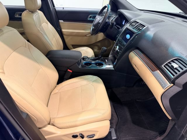Used 2017 Ford Explorer Limited w/ Equipment Group 301A AWD/4WD image 37