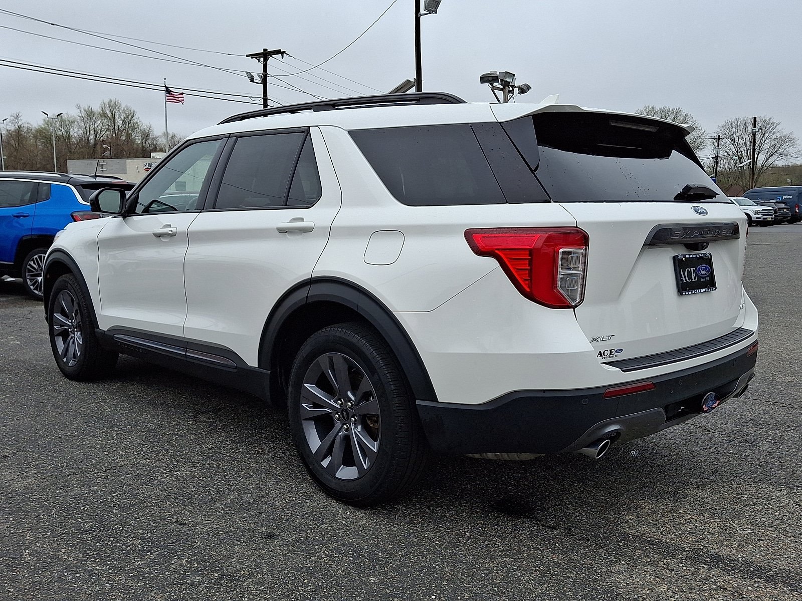 Certified 2023 Ford Explorer XLT w/ Equipment Group 202A AWD/4WD image 4