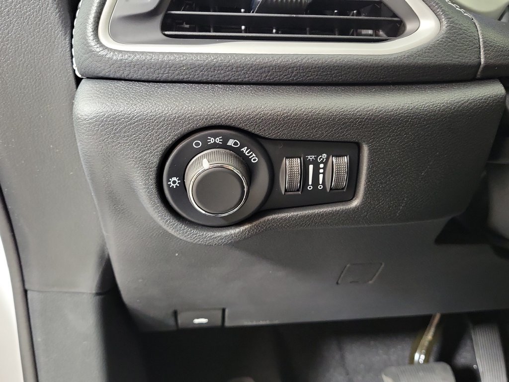 New 2027 Chrysler Pacifica Select FWD image 13