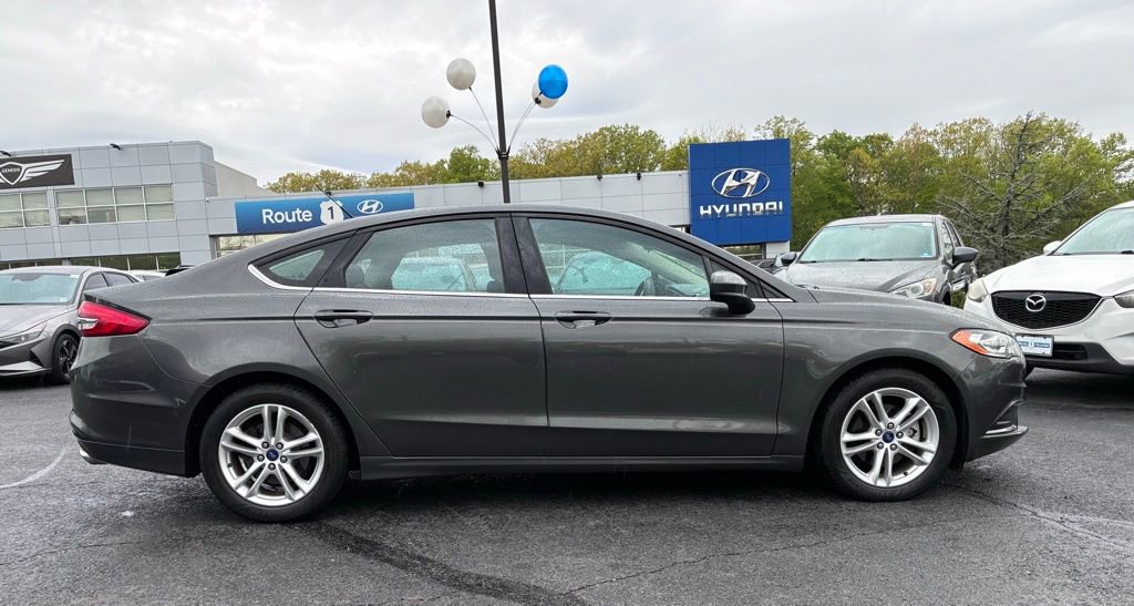 Used 2018 Ford Fusion SE w/ Fusion SE Technology Package FWD image 8
