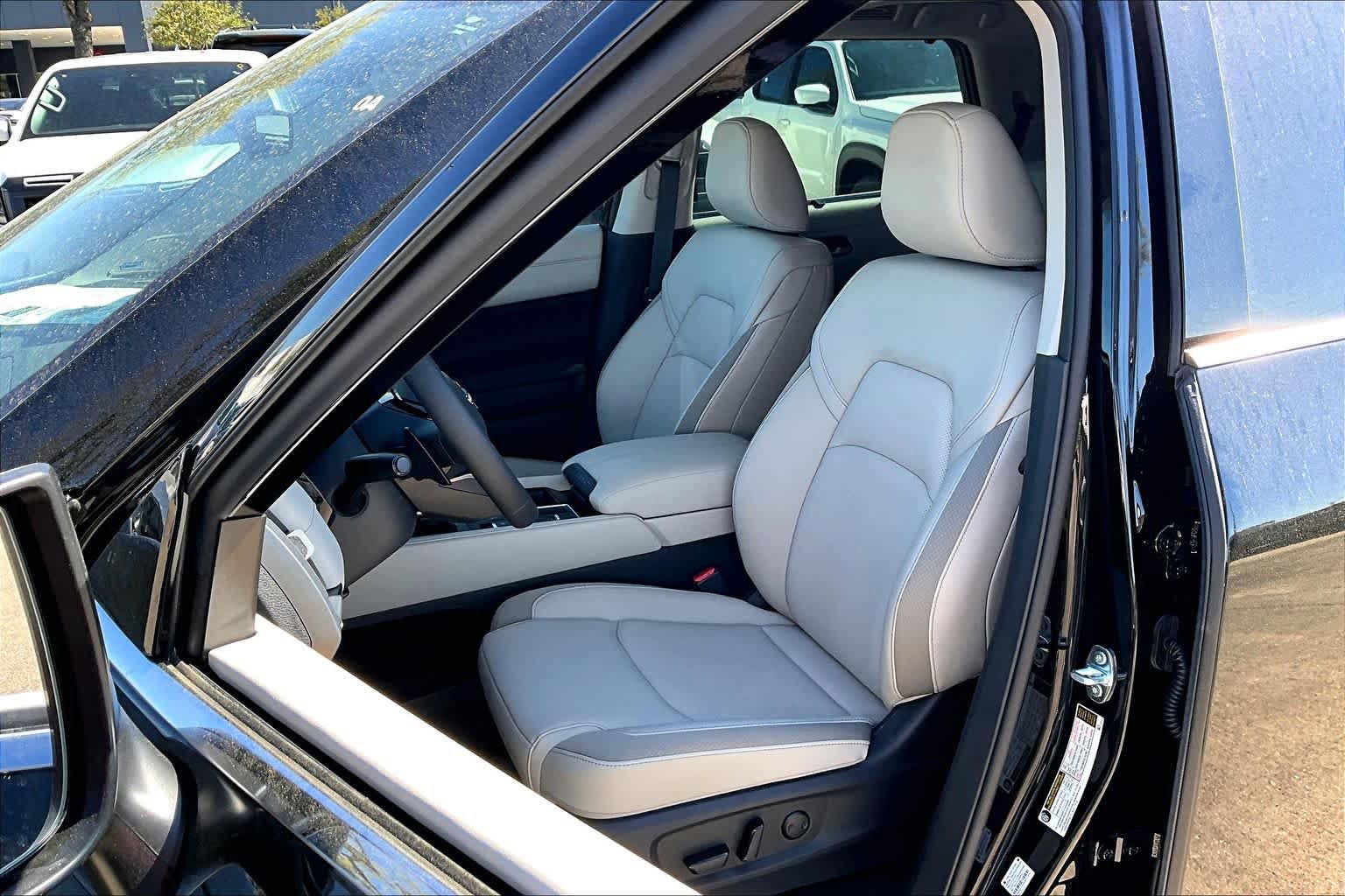 New 2026 Nissan Pathfinder SL w/ SL Premium Package FWD image 17