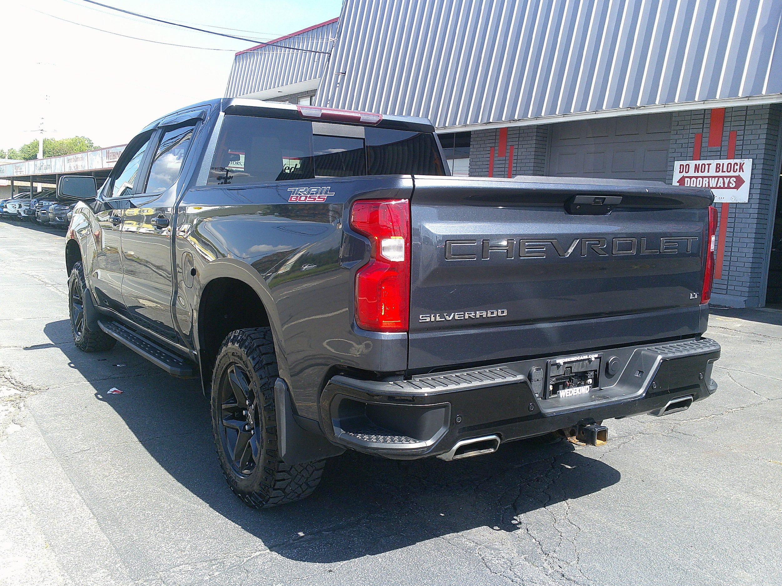 Used 2021 Chevrolet Silverado 1500 LT Trail Boss w/ LT Trail Boss Premium Package AWD/4WD image 3