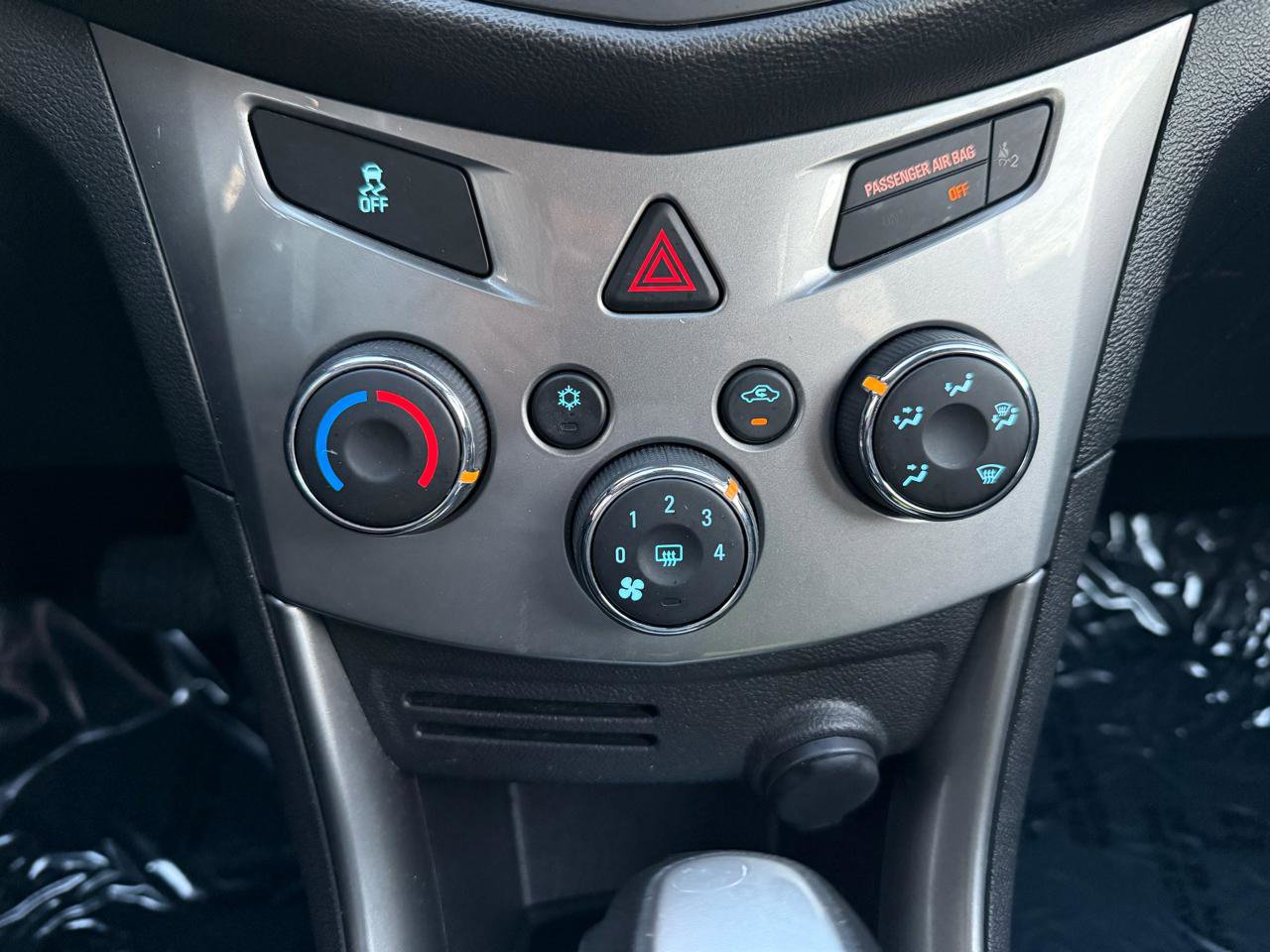 Used 2016 Chevrolet Trax LT w/ LT Convenience Package image 27