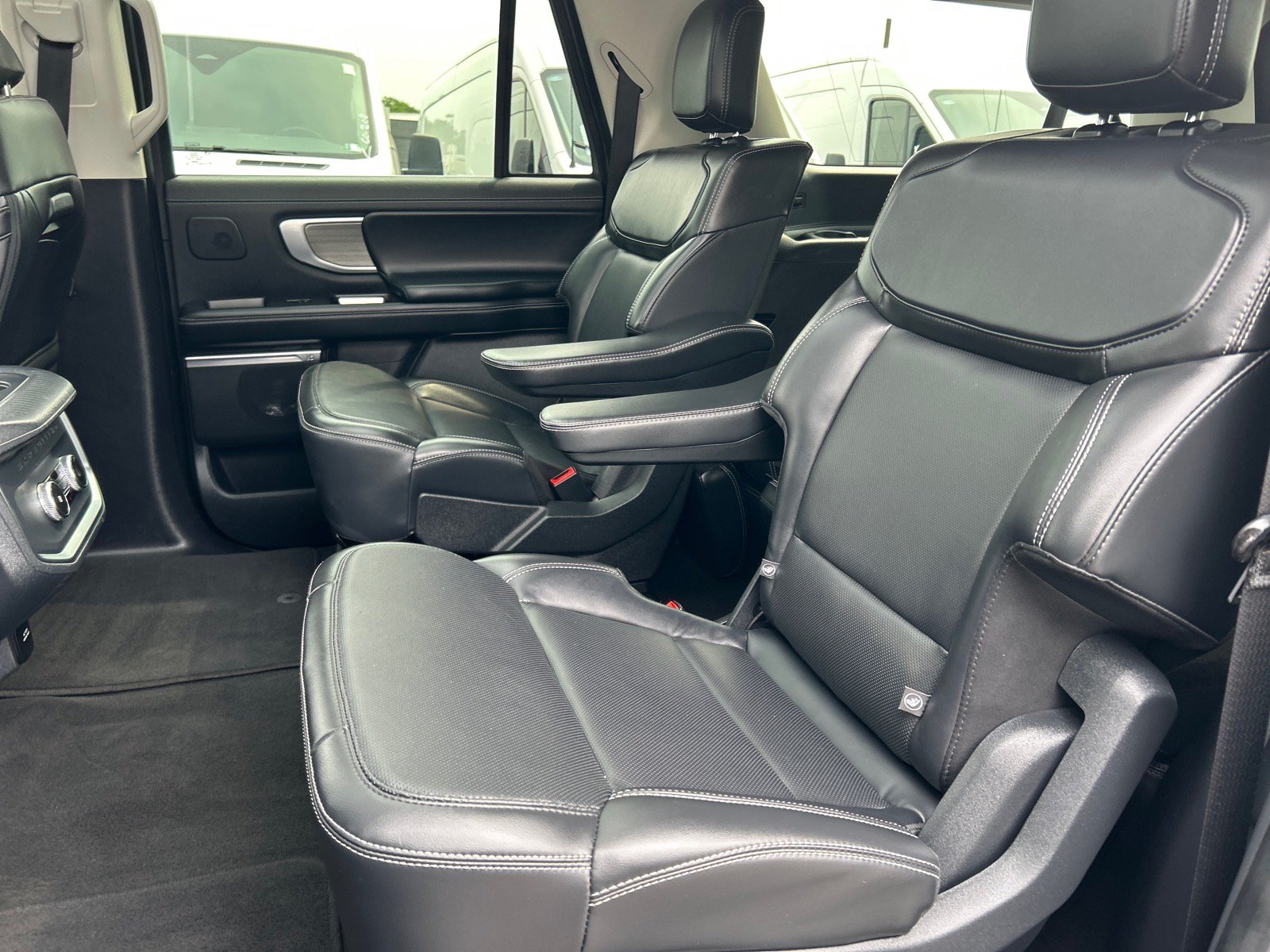 Certified 2025 Ford Expedition Max Platinum w/ Driver's Package AWD/4WD image 12