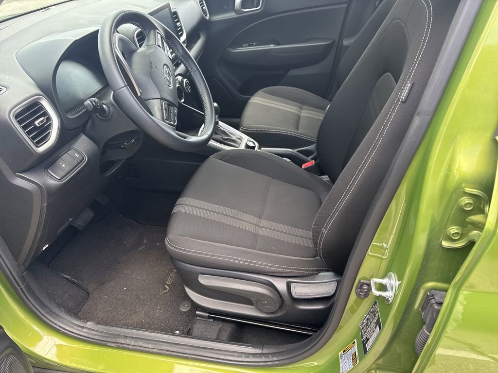 Used 2024 Hyundai Venue SEL FWD image 4