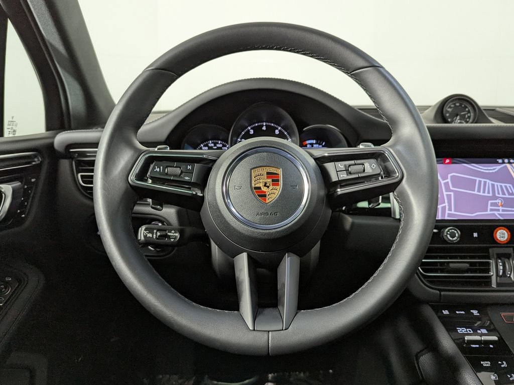 Used 2025 Porsche Macan AWD/4WD image 28