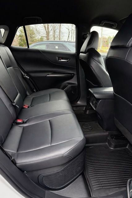 Used 2022 Toyota Venza XLE image 14