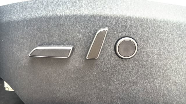 Used 2024 Tesla Model Y 2WD image 22