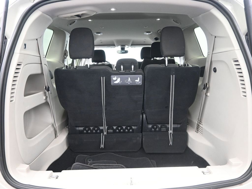 Used 2019 Chrysler Pacifica Touring Plus w/ Cold Weather Group image 29