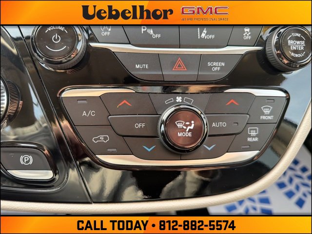 Used 2024 Chrysler Pacifica Touring-L image 29