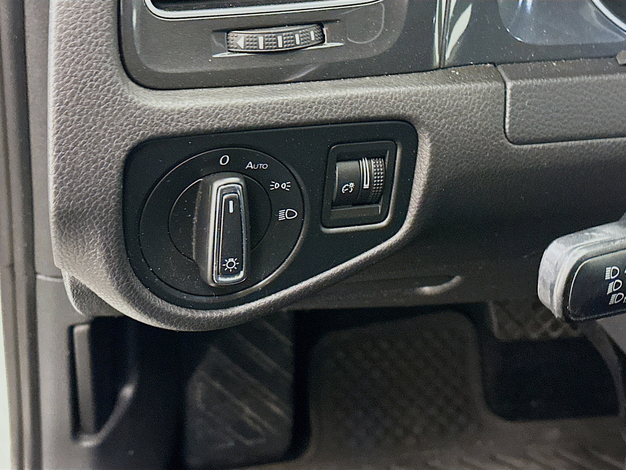 Used 2018 Volkswagen Golf SE FWD image 17