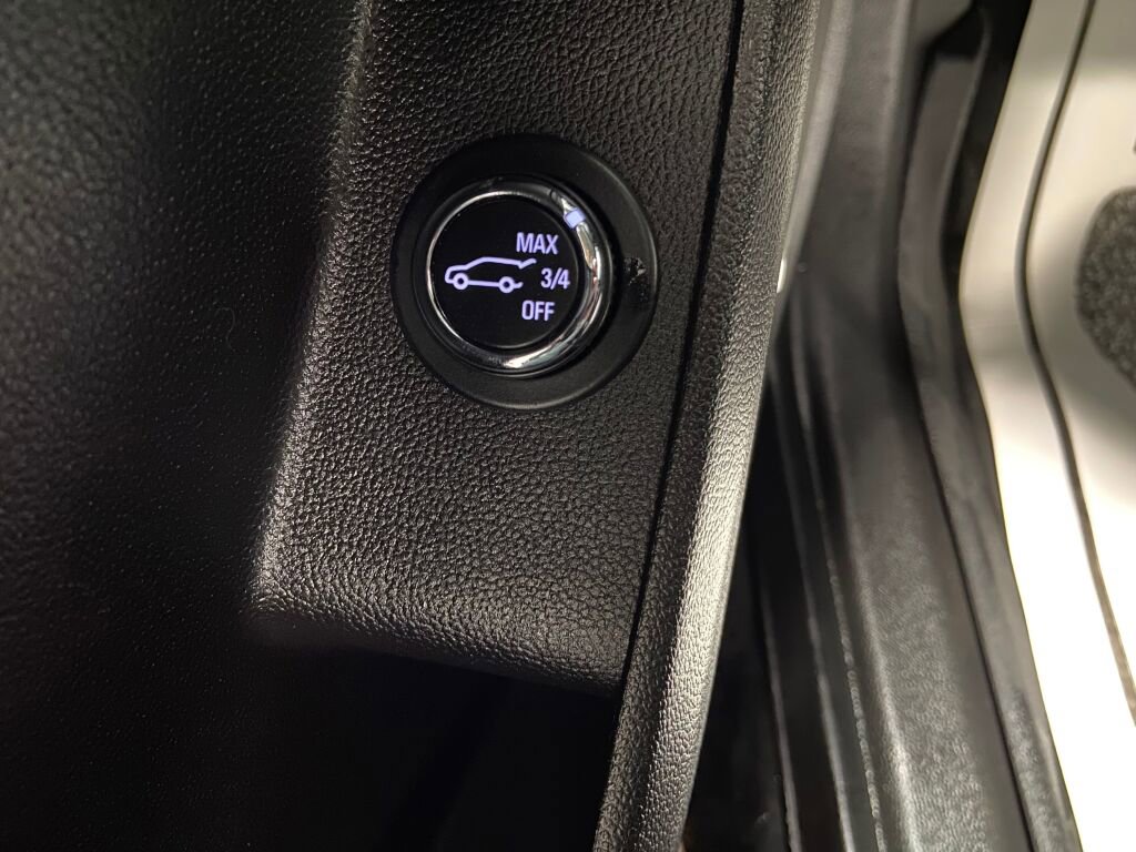 Used 2019 Chevrolet Traverse LT w/ LT Premium Package image 21