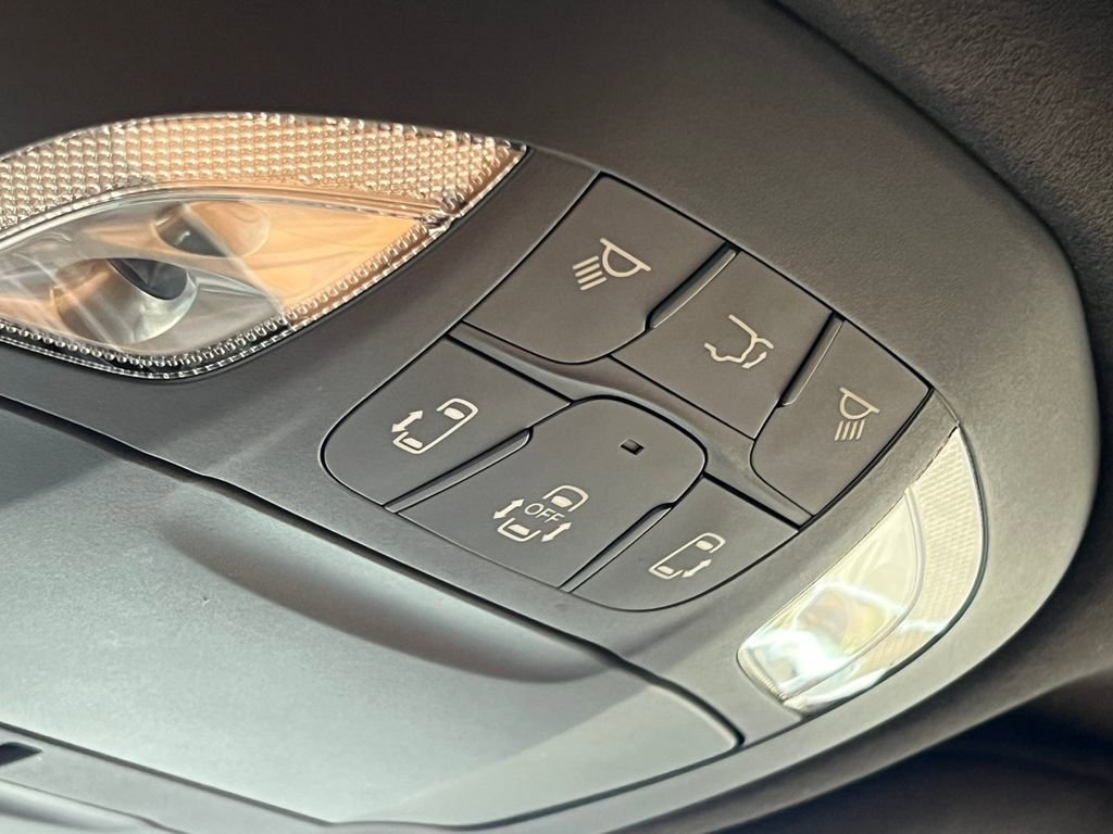 Used 2022 Chrysler Pacifica Pinnacle AWD/4WD image 42