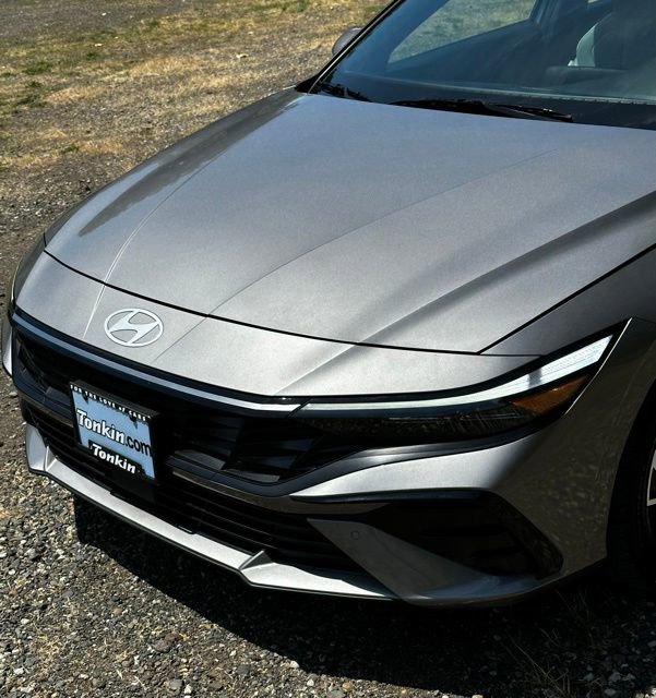 Used 2024 Hyundai Elantra Limited FWD image 11