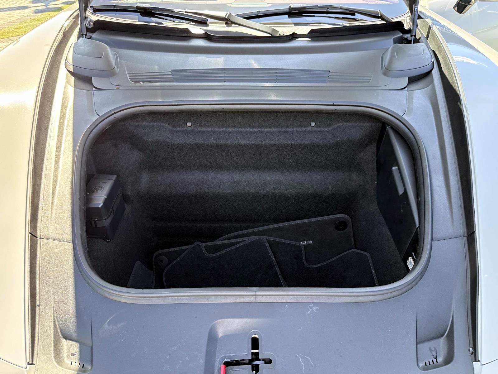 Used 2025 Porsche 911 Carrera GTS w/ Premium Package RWD image 27