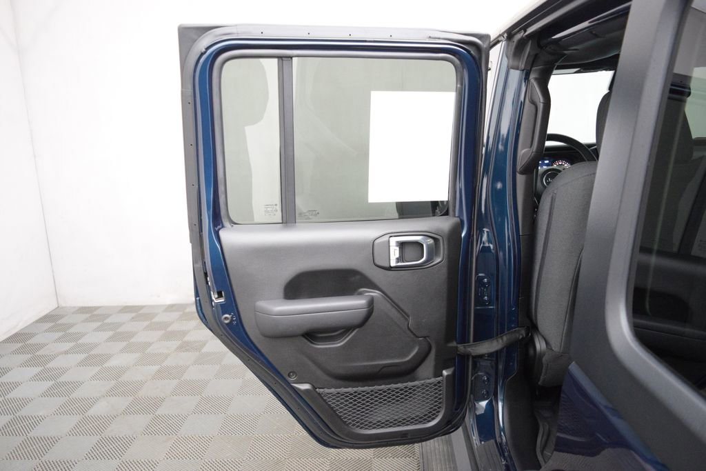 Used 2025 Jeep Wrangler Willys image 11