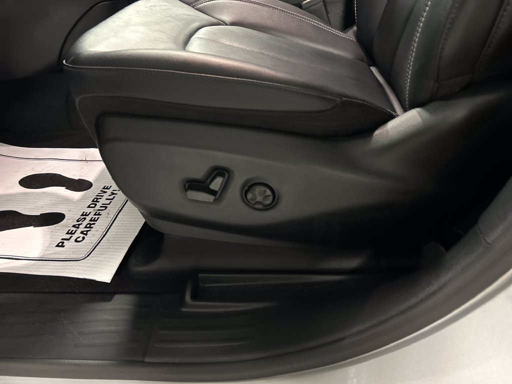 Used 2026 Chrysler Pacifica Select FWD image 13