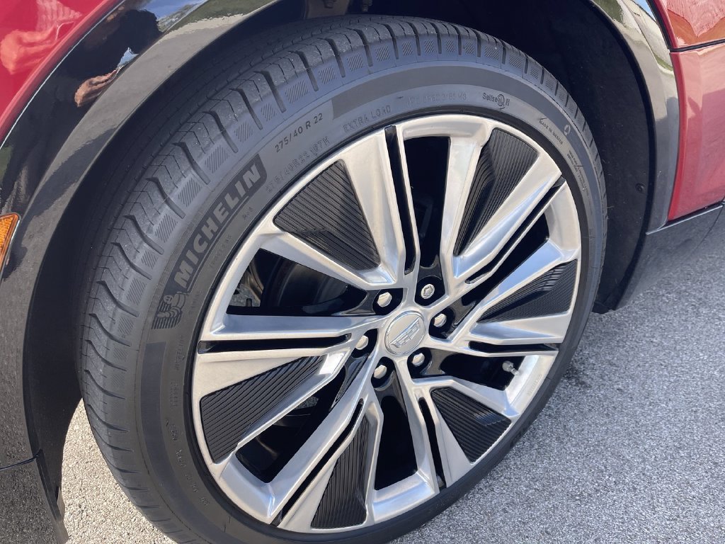 Used 2024 Cadillac Lyriq Luxury AWD/4WD image 2